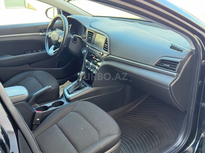Hyundai Elantra-7