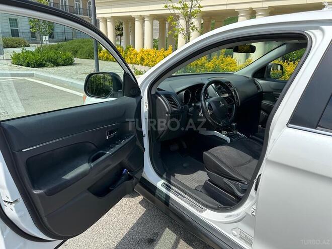 Mitsubishi Outlander Sport-10