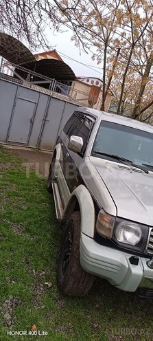 Mitsubishi Pajero-10