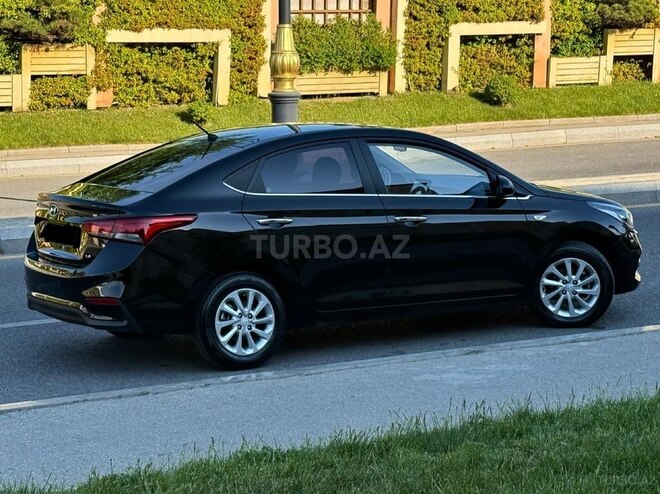Hyundai Accent-7