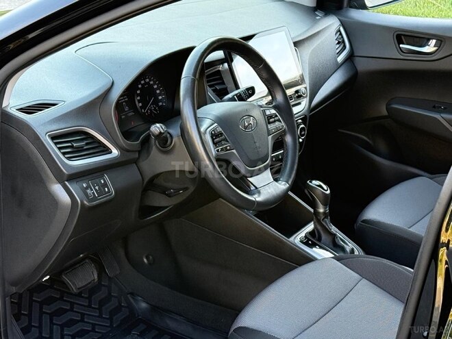 Hyundai Accent-8