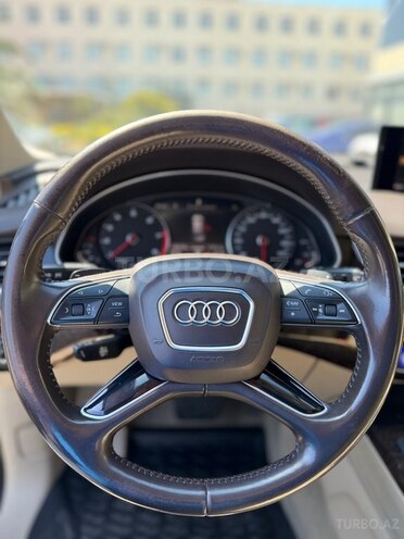 Audi Q7-12