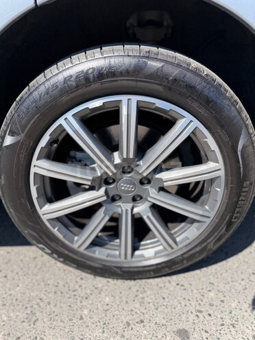 Audi Q7-16