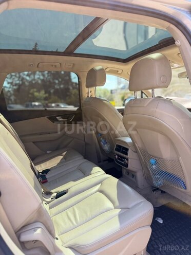 Audi Q7-10