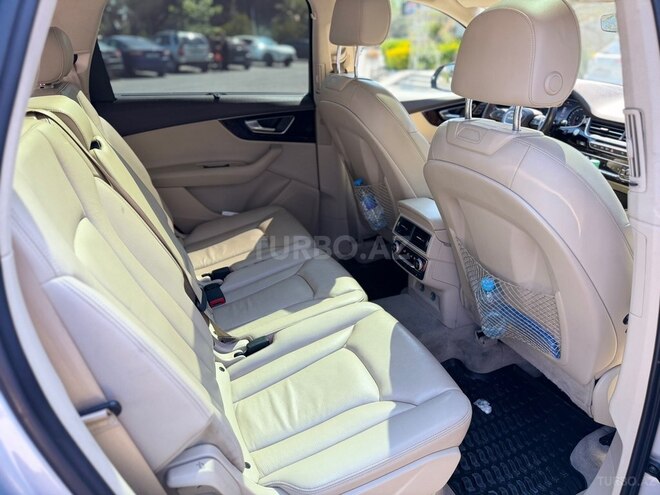 Audi Q7-9