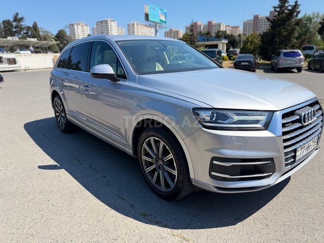 Audi Q7-3
