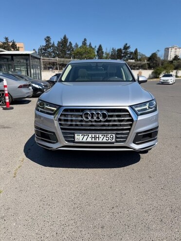 Audi Q7-1