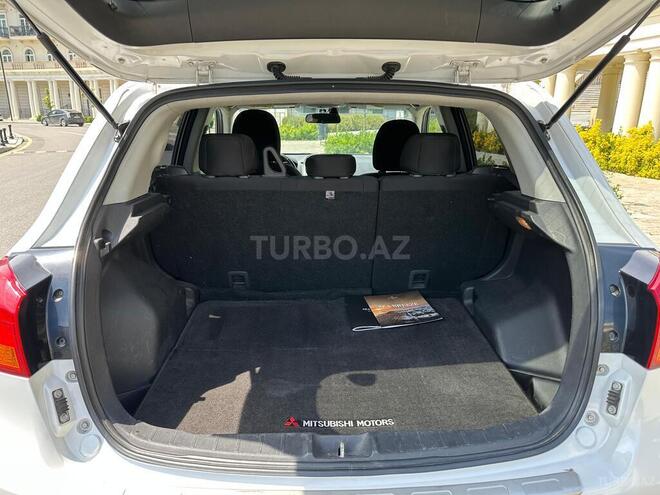 Mitsubishi Outlander Sport-13
