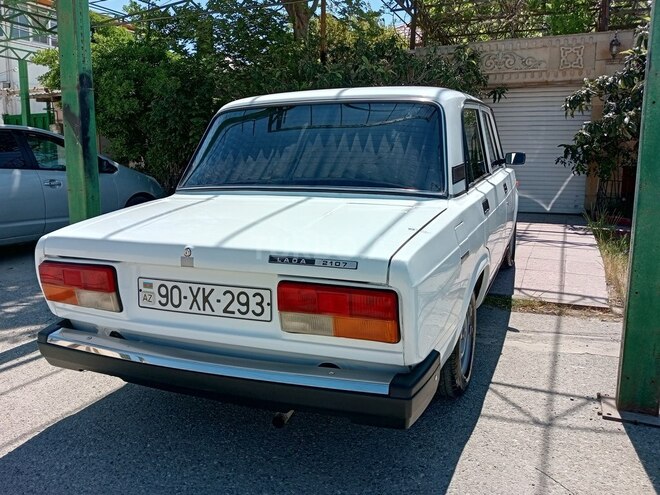 LADA (VAZ) 2107-2