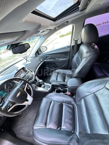 Chevrolet Cruze-12