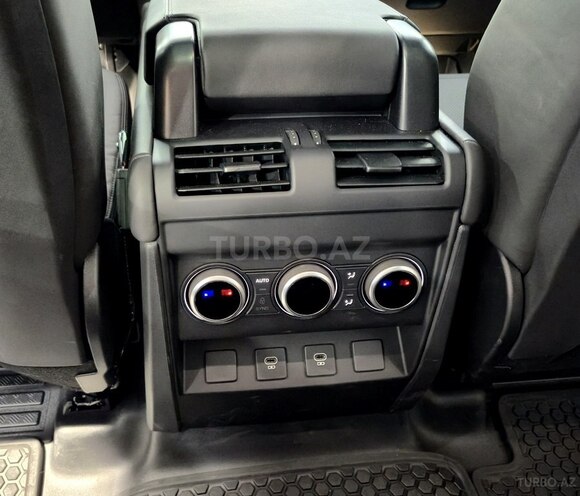 Land Rover Defender-38