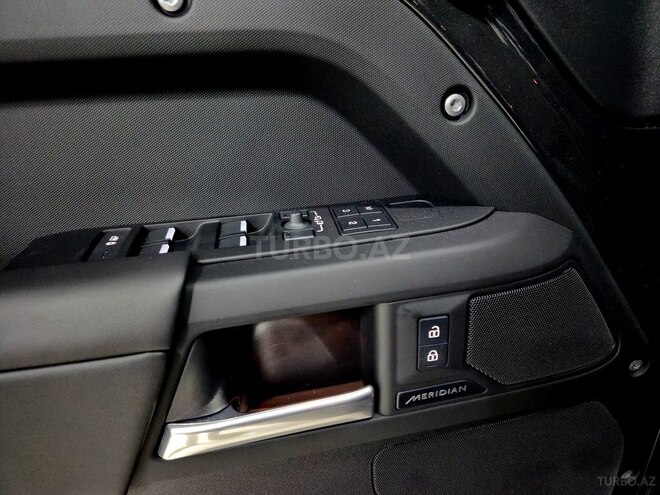 Land Rover Defender-27