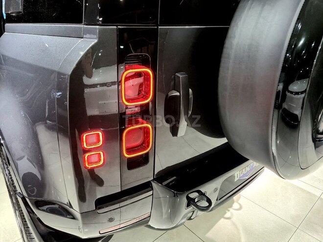Land Rover Defender-23