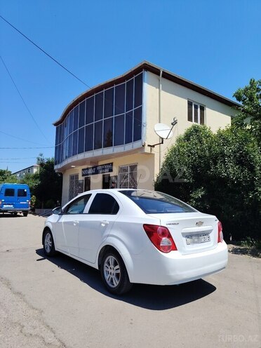 Chevrolet Aveo-5
