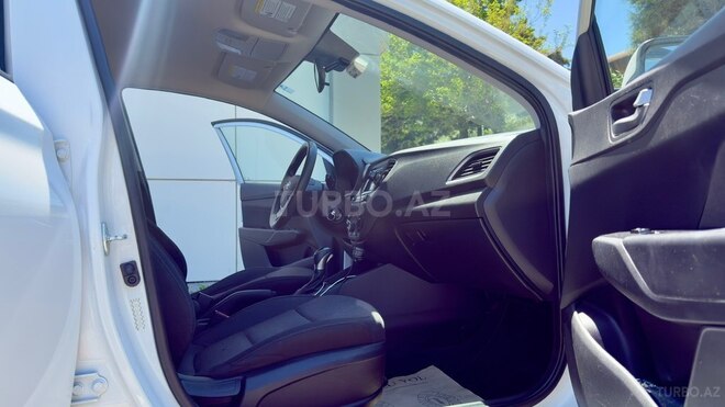 Hyundai Accent-10