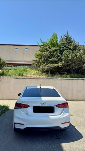 Hyundai Accent-2
