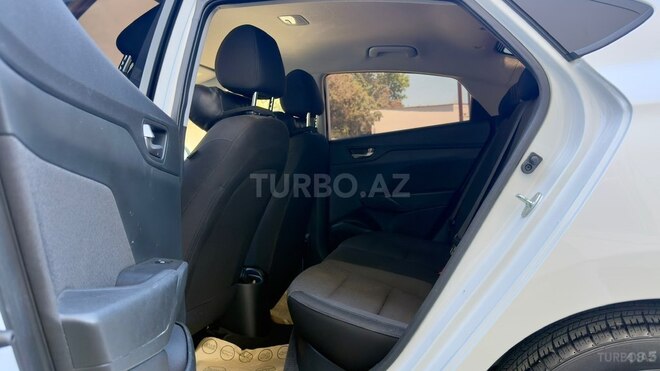 Hyundai Accent-9
