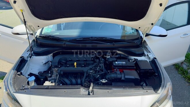 Hyundai Accent-13