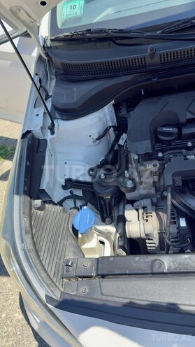 Hyundai Accent-14