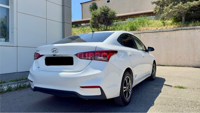 Hyundai Accent-17