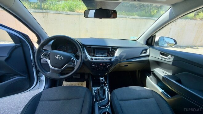 Hyundai Accent-3