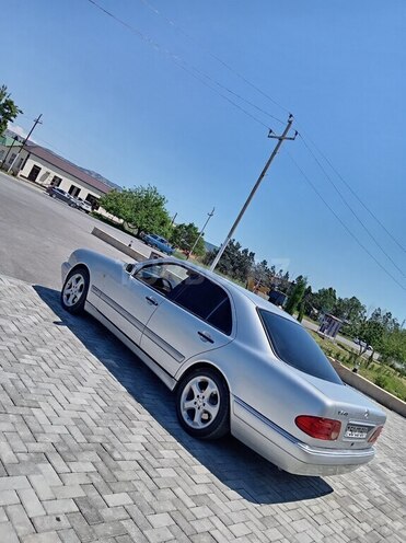 Mercedes E 240-2