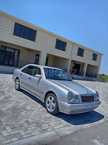Mercedes E 240-4