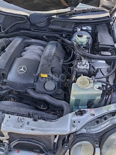 Mercedes E 240-8