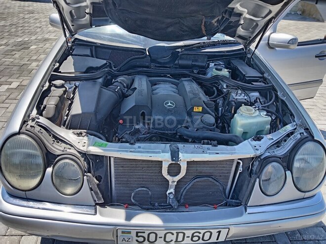 Mercedes E 240-10