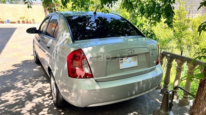 Hyundai Accent-2