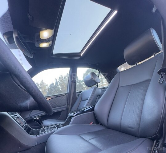 Mercedes E 200-13