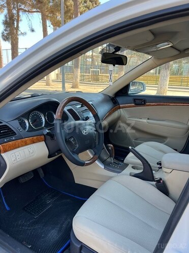 Hyundai Sonata-12