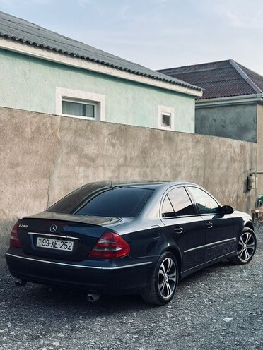 Mercedes E 280-11