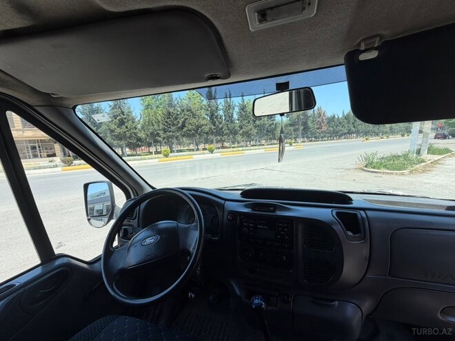 Ford Transit-8