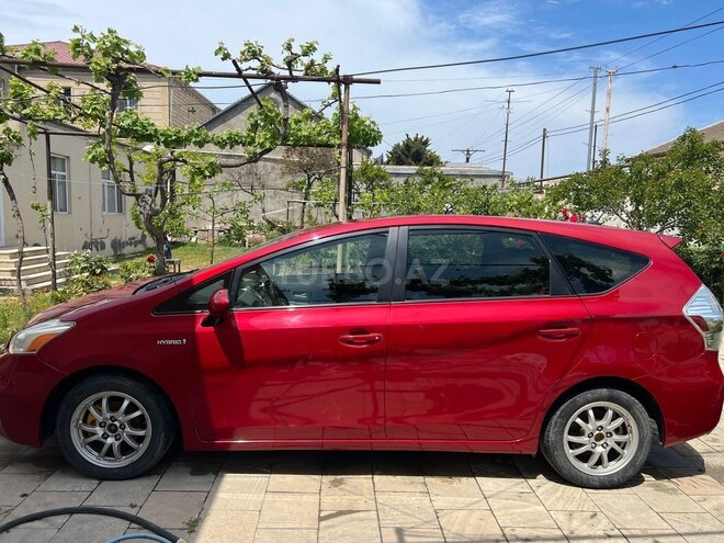 Toyota Prius V-5