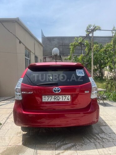 Toyota Prius V-2