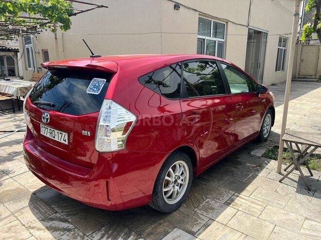 Toyota Prius V-4