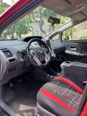 Toyota Prius V-12