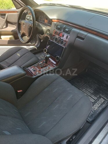 Mercedes E 280-3