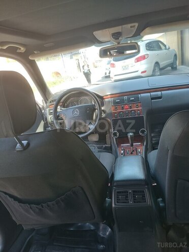Mercedes E 280-5