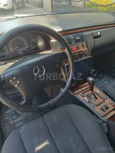 Mercedes E 280-4
