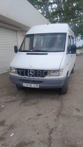 Mercedes Sprinter 208-1