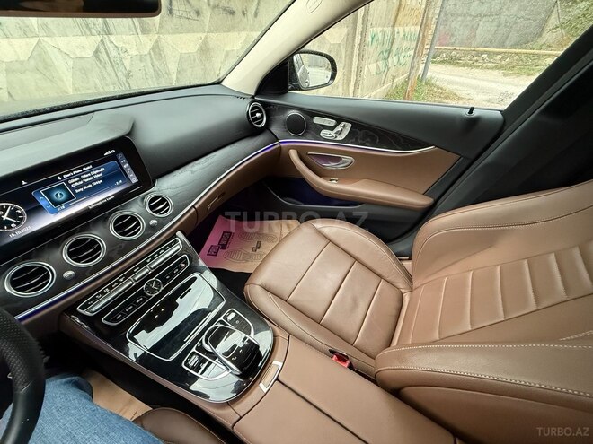 Mercedes E 220 d-6