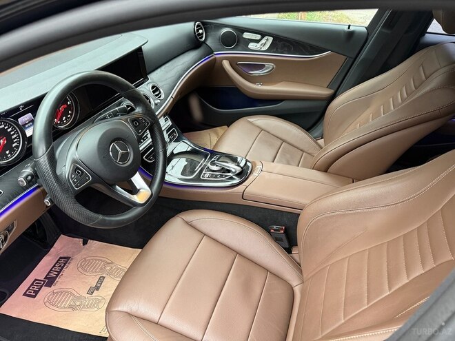 Mercedes E 220 d-3