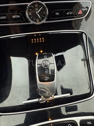 Mercedes E 220 d-5