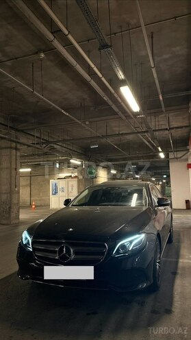 Mercedes E 220 d-12