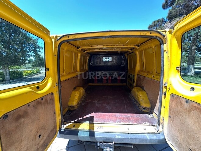 Ford Transit-10