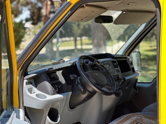Ford Transit-9