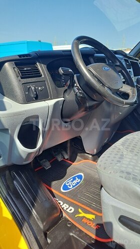 Ford Transit-10