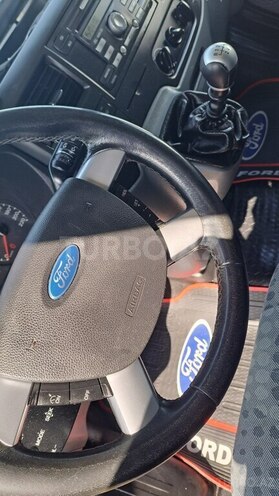Ford Transit-11